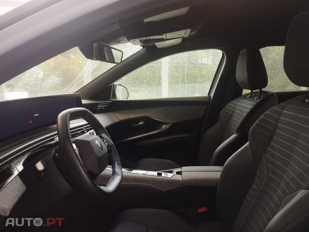 Peugeot E-5008 73 kWh Allure