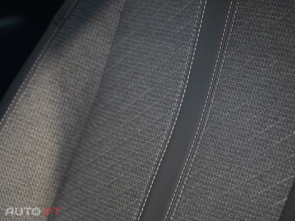 Peugeot 2008 1.2 PureTech Allure EAT8