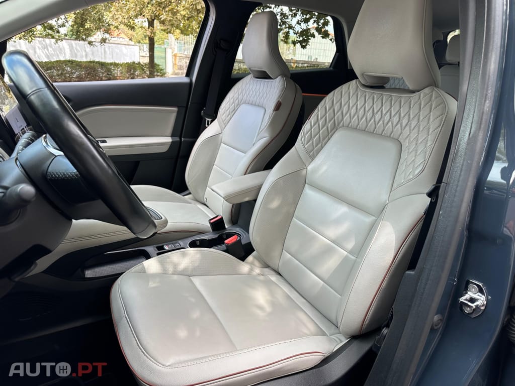 Renault Captur 1.6 E-Tech Initiale Paris