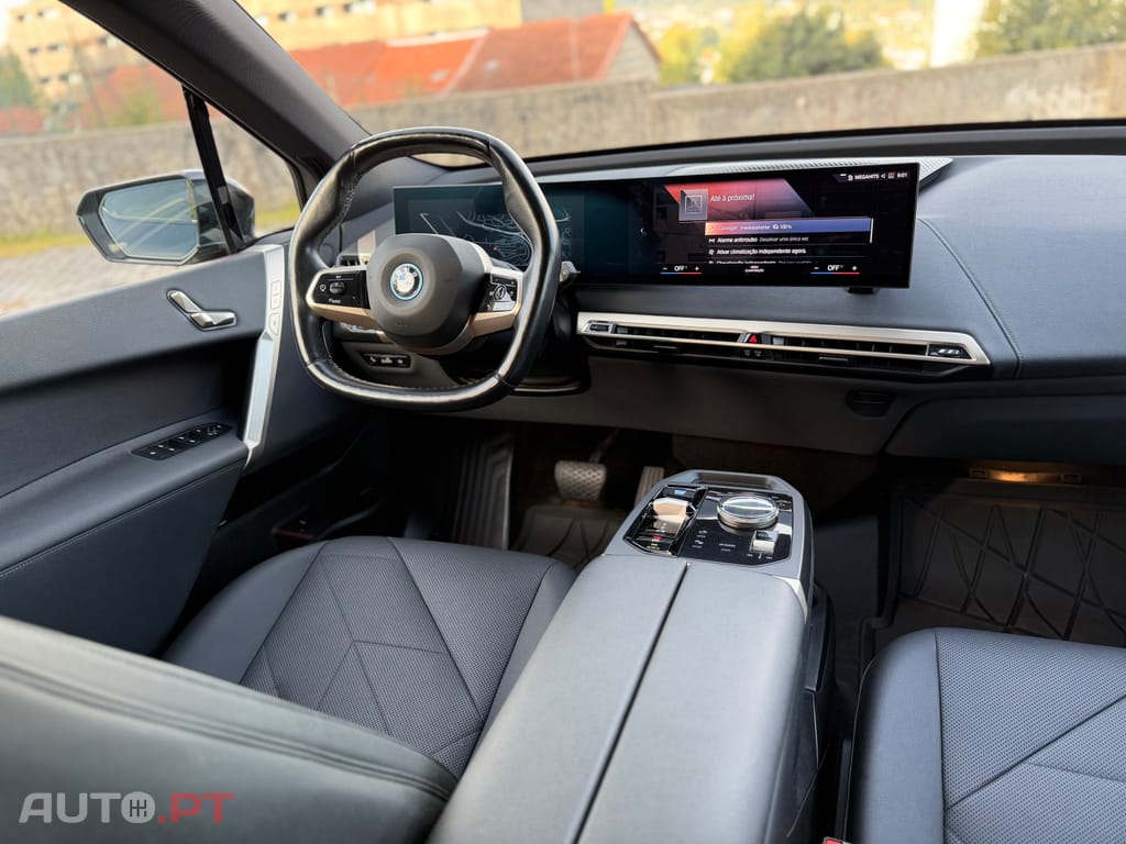 BMW iX xDrive 40 Pack Desportivo