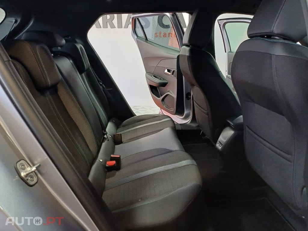 Peugeot E-2008 50 kWh Allure