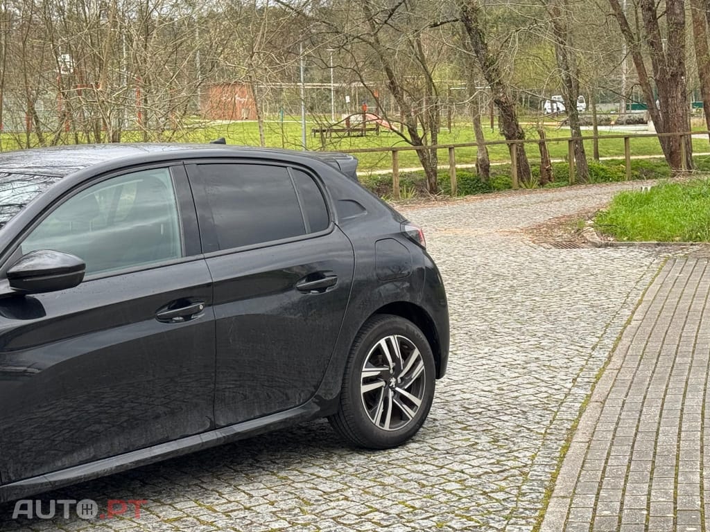 Peugeot 208 1.2 PureTech Allure EAT8