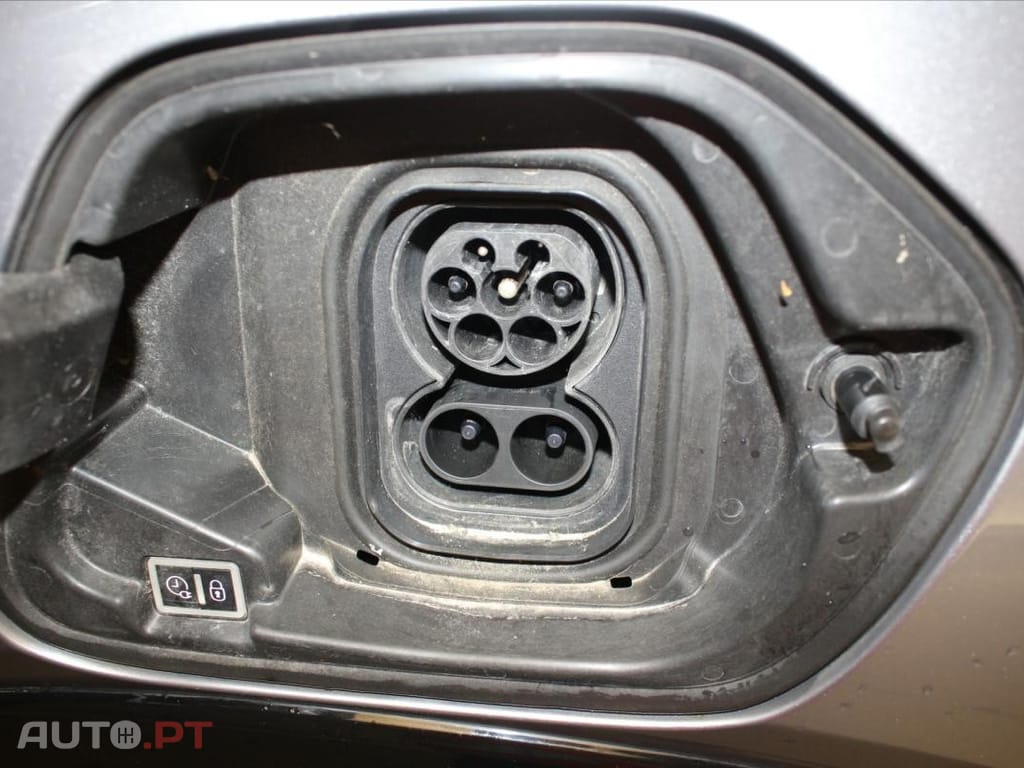 Peugeot E-208 50 kWh Style