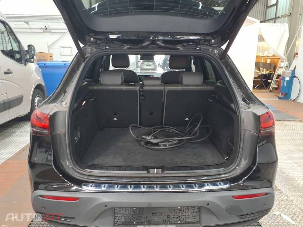 Mercedes-Benz EQA 250 Electric Art