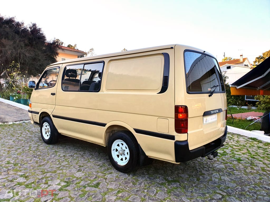 Toyota HiAce 2.4 D LH102L