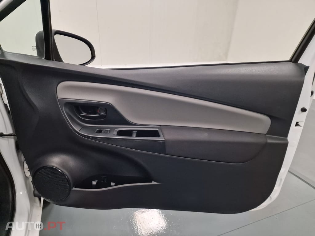Toyota Yaris BIZZ 1.4 D-4D 90CV IVA DEDUTIVEL