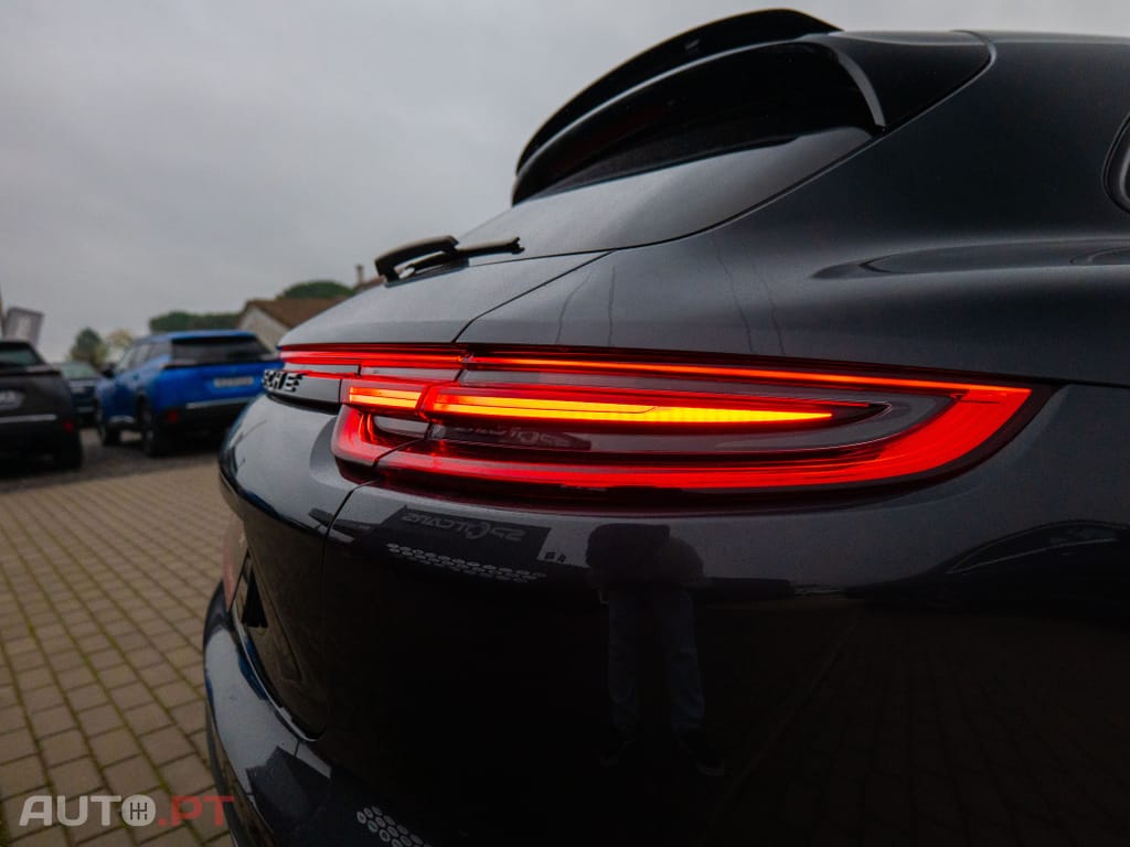 Porsche Panamera 4 E-Hybrid