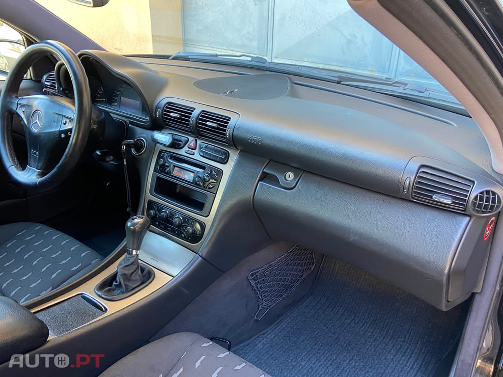 Mercedes-Benz C 220 CDI COUPE