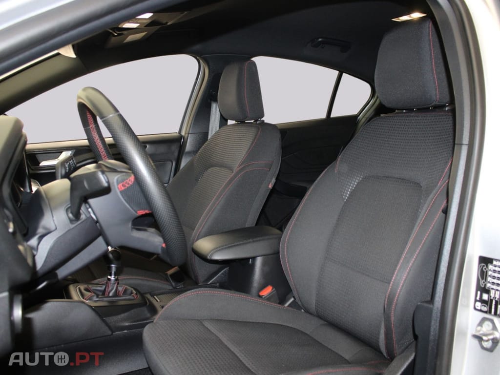 Ford Focus 1.0 ECOBOOST MHEV ST-LINE