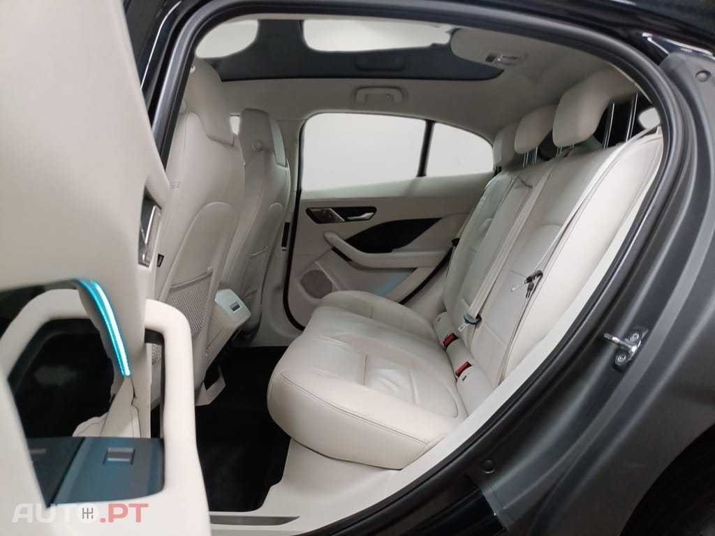 Jaguar I-Pace EV400 AWD SE