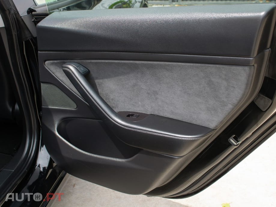 Tesla Model 3 Standard Range Plus RWD