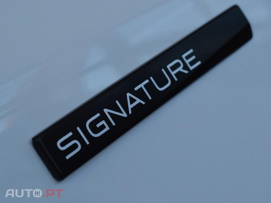 Peugeot 208 1.2 PureTech Signature