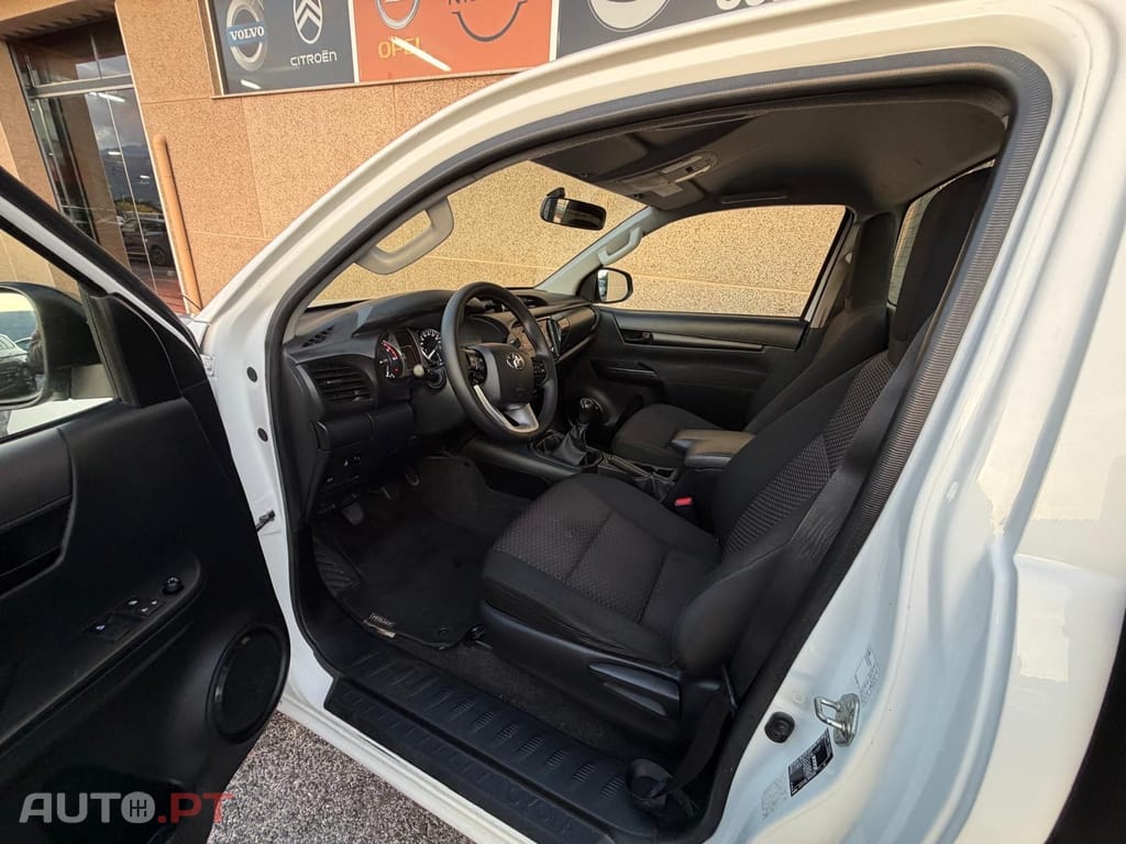Toyota Hilux 2.4 D-4D 2WD CS CM