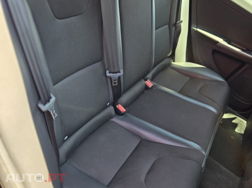 Volvo V60 2.4 D6 Momentum AWD Phev