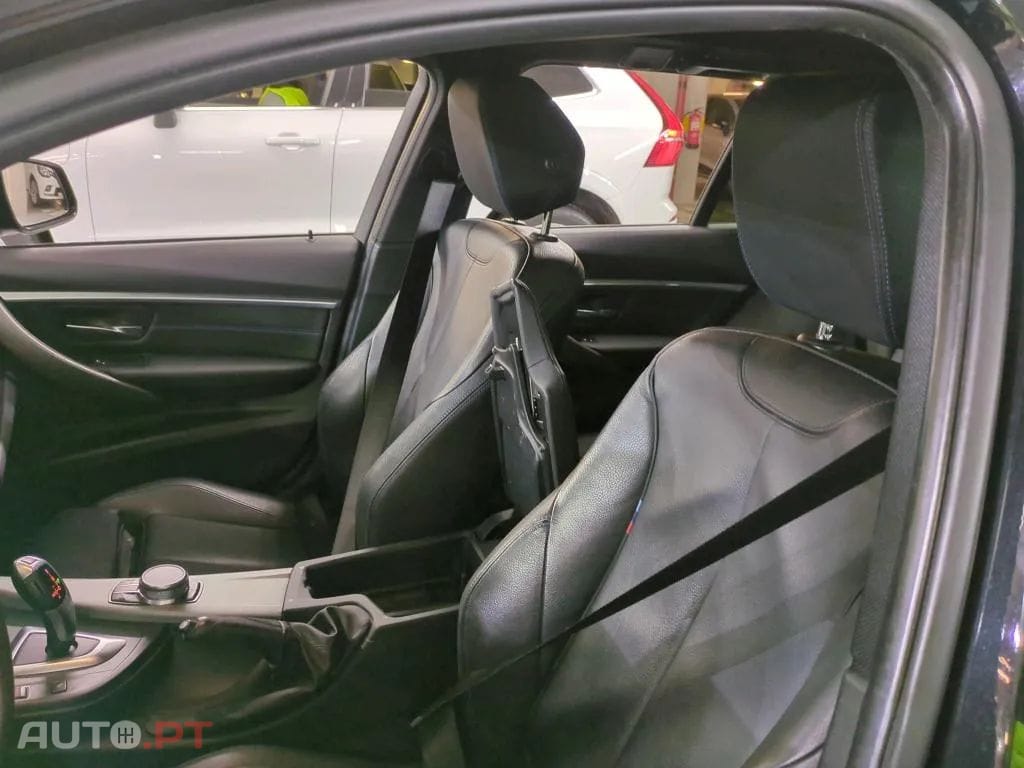 BMW 318 d Touring Ultimate Auto