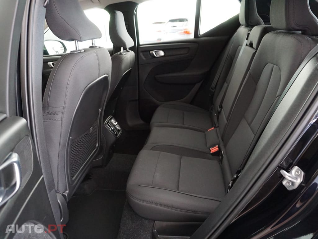 Volvo XC40 1.5 T2 Momentum Plus