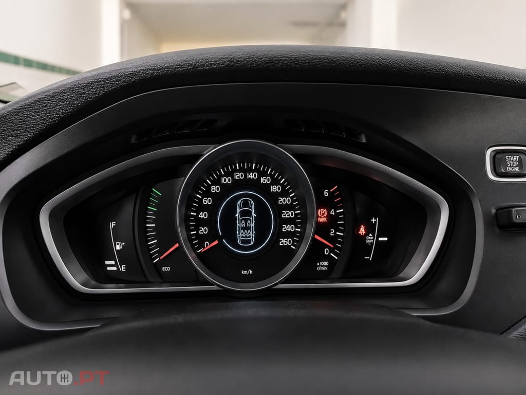 Volvo V40 Cross Country 1.6 D2 Momentum