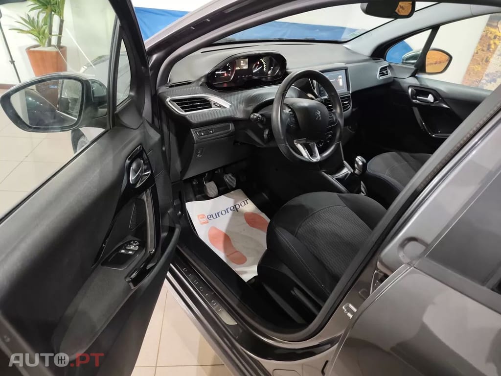 Peugeot 208 1.2 PureTech Signature