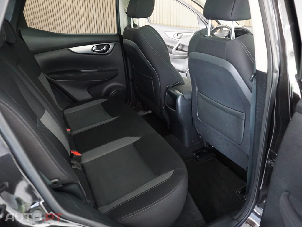 Nissan Qashqai 1.2 DIG-T N-Connecta 18