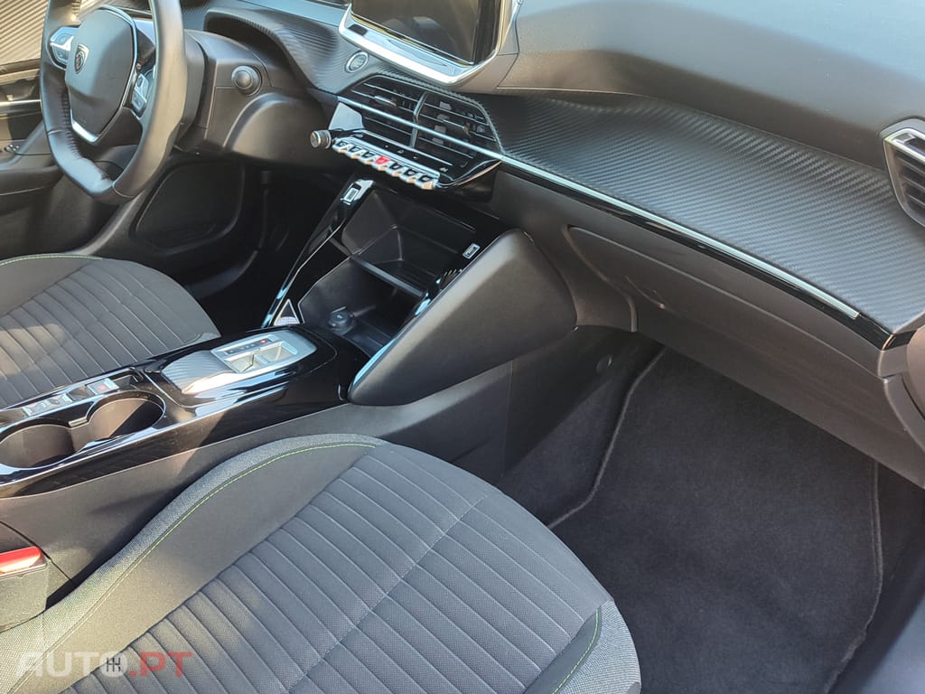 Peugeot E-2008 Active