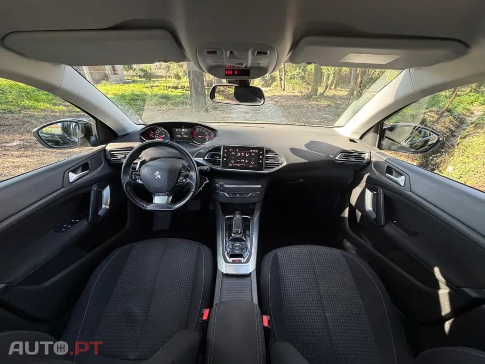 Peugeot 308 1.2 PureTech Allure EAT8