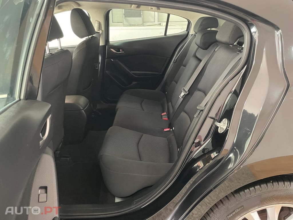 Mazda 3 1.5 Sky-D Evolve HS Navi