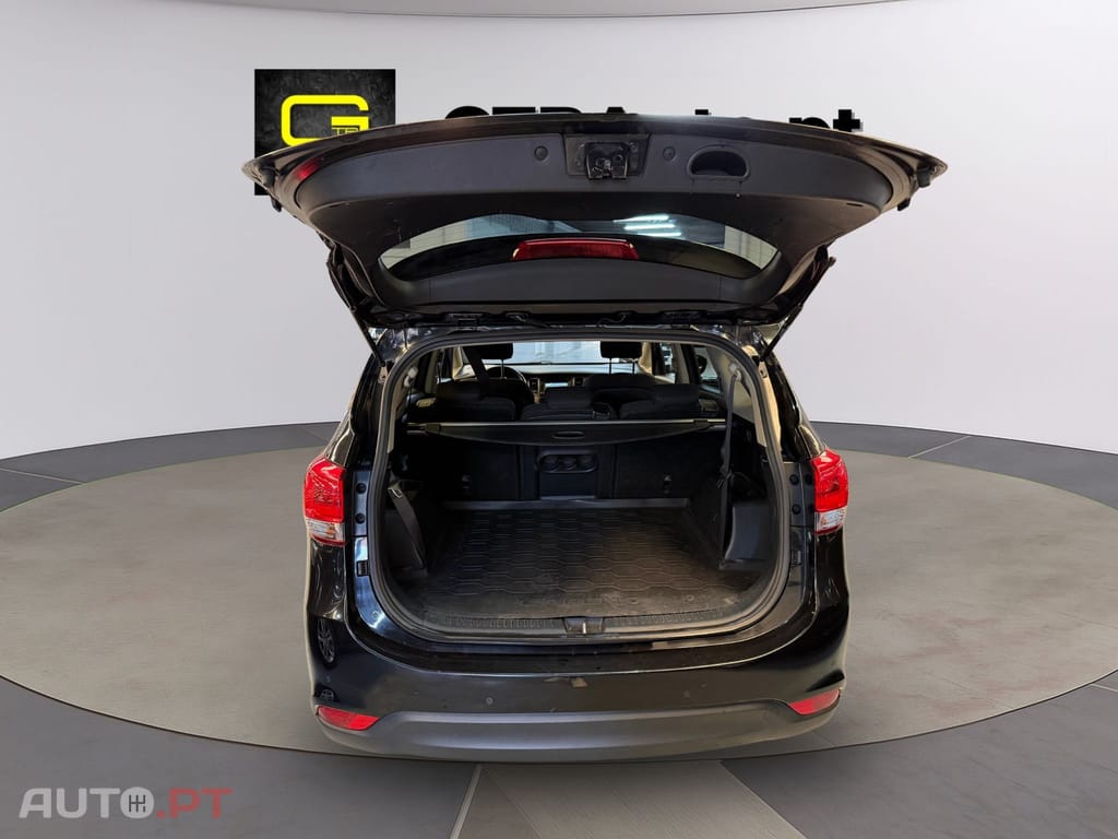 Kia Carens 1,7d 7L