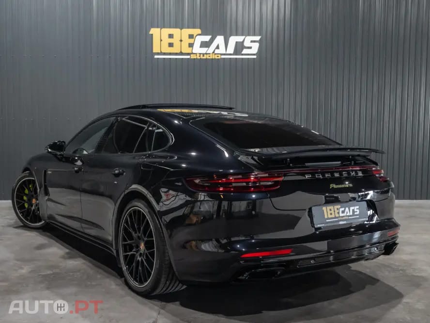 Porsche Panamera 4 E-Hybrid Platinum Edition