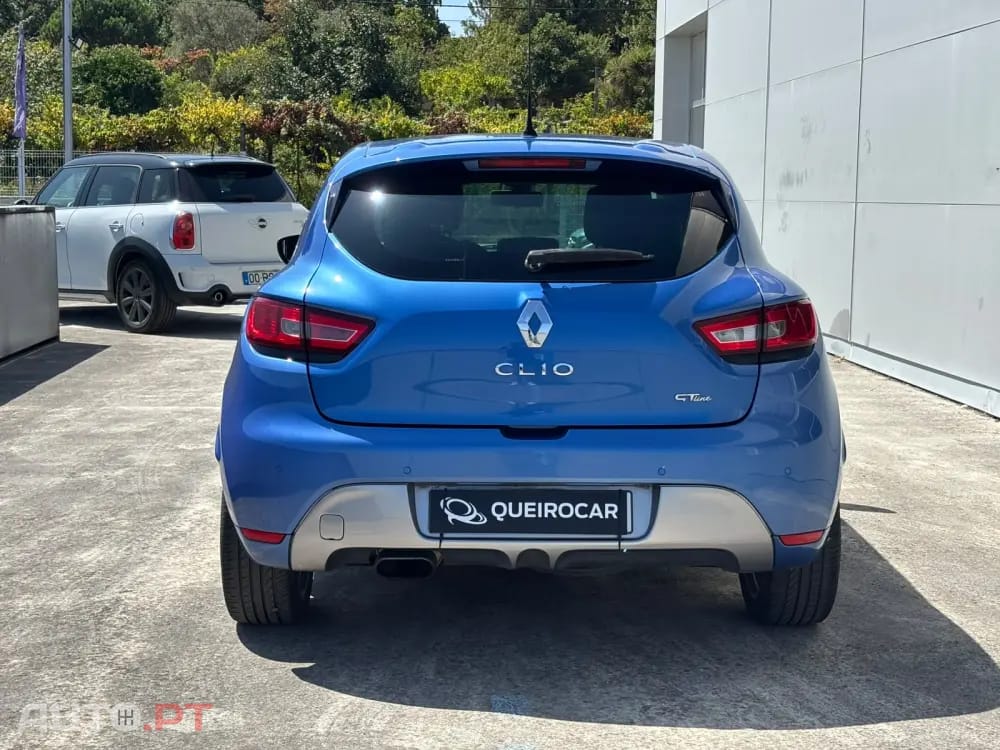 Renault Clio Outro