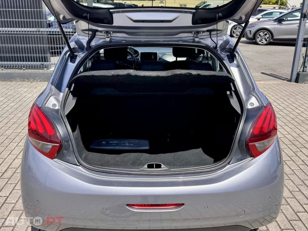 Peugeot 208 1.2 PureTech Signature