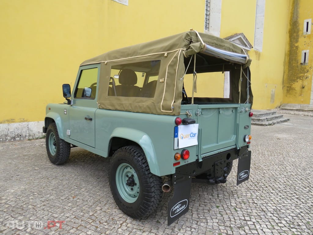Land Rover Defender TD4 PUMA HERITAGE