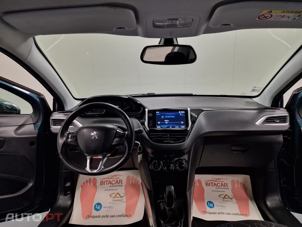 Peugeot 2008 1.2 PURETECH STYLE
