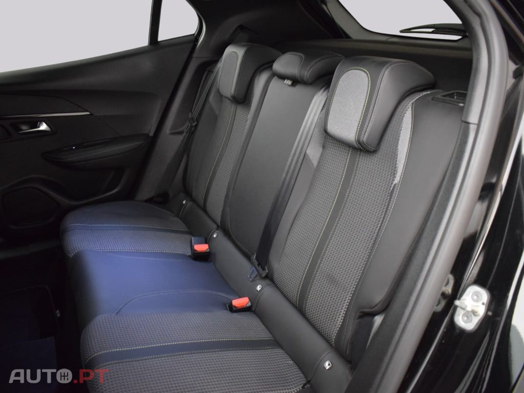 Peugeot E-2008 GT
