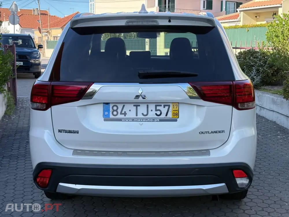 Mitsubishi Outlander 2.2 DI-D Instyle Navi