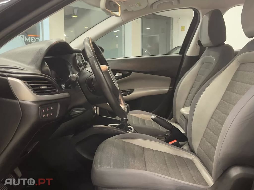 Fiat Tipo 1.3 M-Jet Easy JLL 17 (NACIONAL)