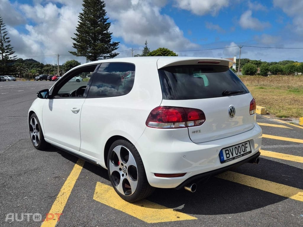 Volkswagen Golf 2.0 TSI GTI