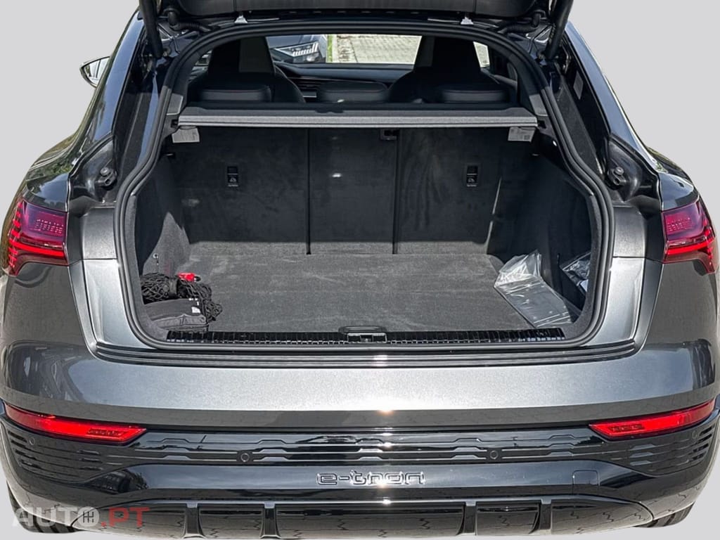 Audi Q8 E-Tron I.V.A DEDUTIVEL 55 S line 