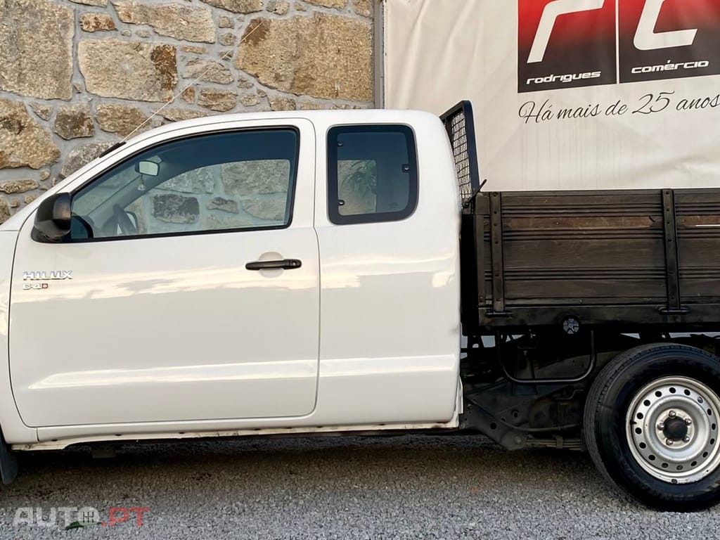 Toyota Hilux 2.5 D-4D 2WD CE PM+AC