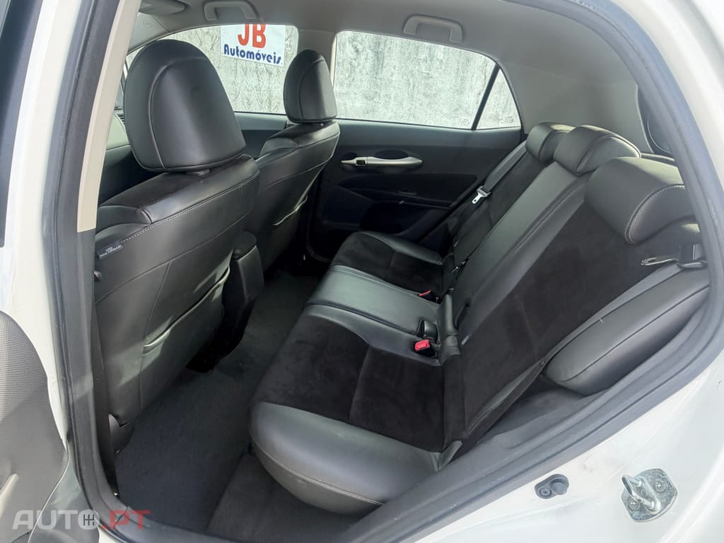 Toyota Auris 1.8 HSD Comfort +P.Sport+Navi
