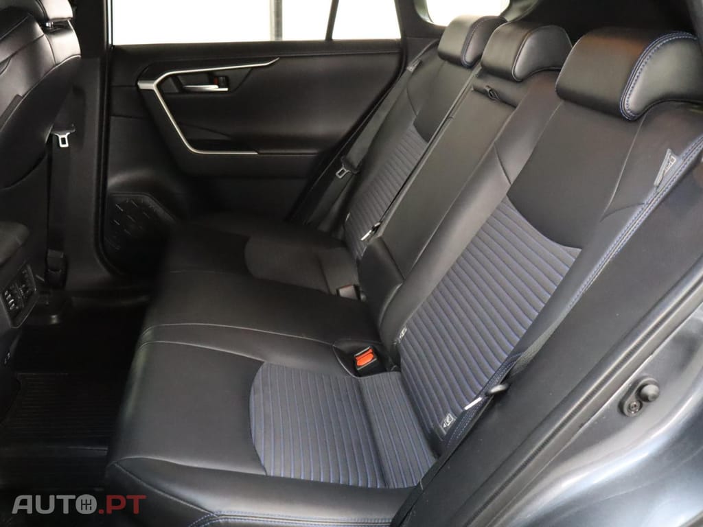 Toyota RAV4 2.5 Hybrid SQUARE Collection