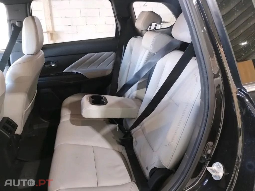Mitsubishi Outlander 2.4 PHEV Instyle
