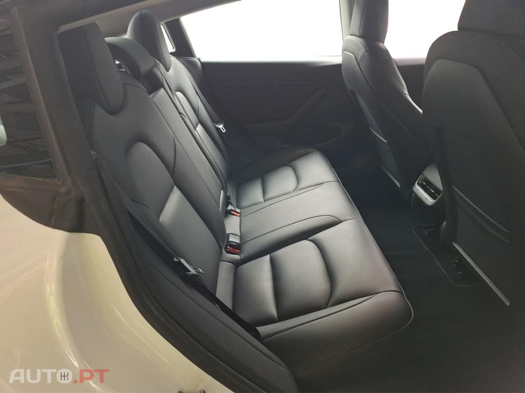 Tesla Model 3 RWD