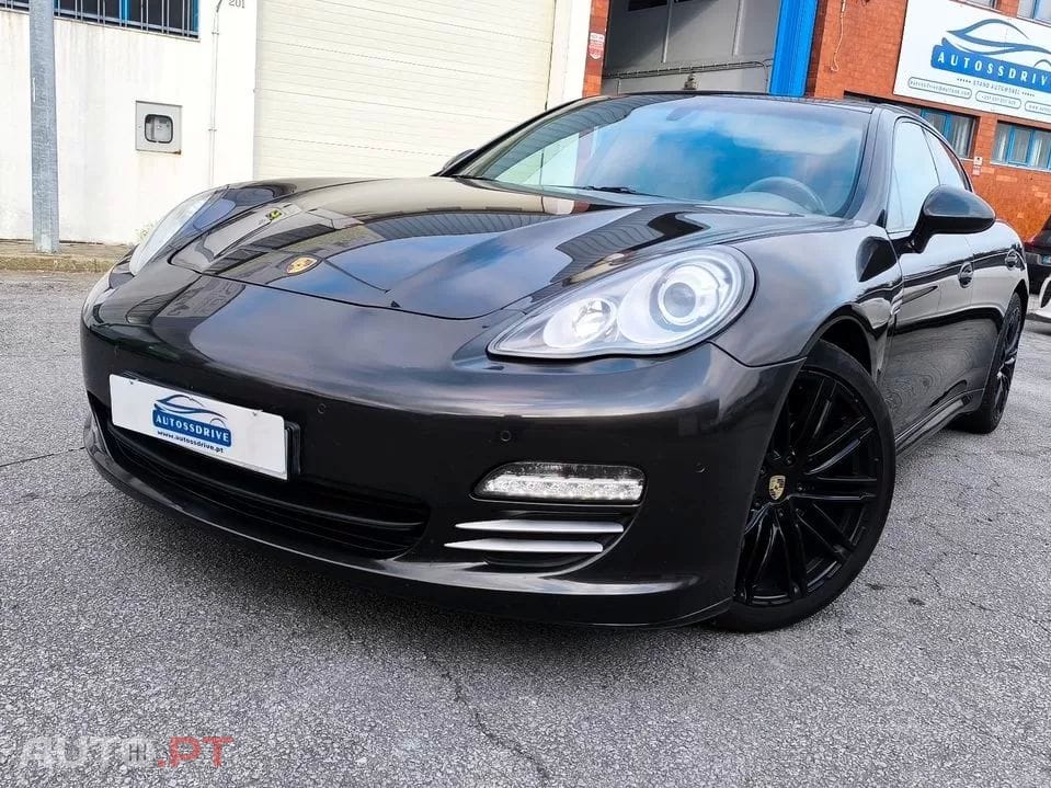 Porsche Panamera 4 Platinum Edition PDK