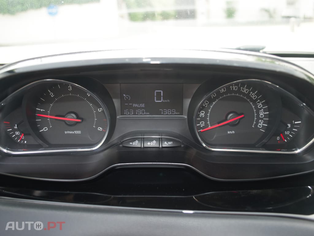 Peugeot 208 Allure 1.6 HDI 70CV