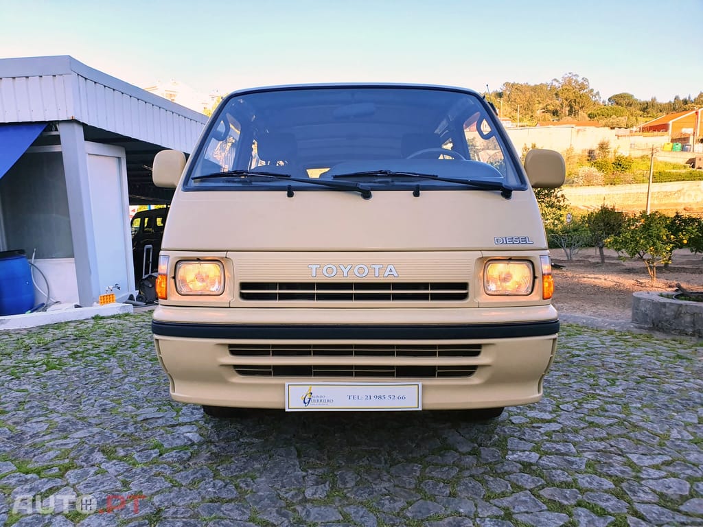 Toyota HiAce 2.4 D LH102L