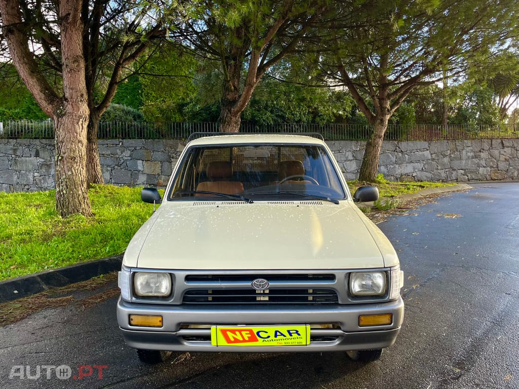 Toyota Hilux 2.4 D LN105L