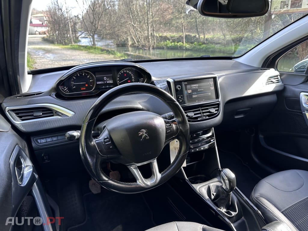 Peugeot 2008 PureTech 100 Allure