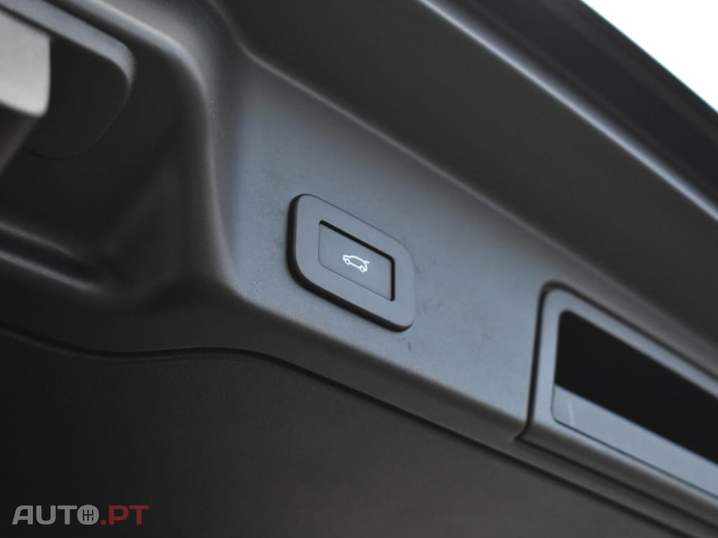 Land Rover Evoque 1.5 P300e AWD R-Dynamic SE Auto