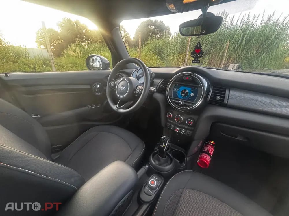 MINI Cooper Cooper Premium Yours Auto