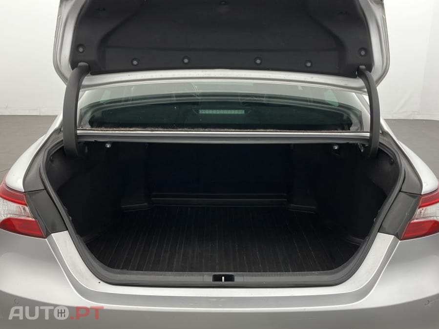 Toyota Camry 2.5 Hybrid Dynamic Business